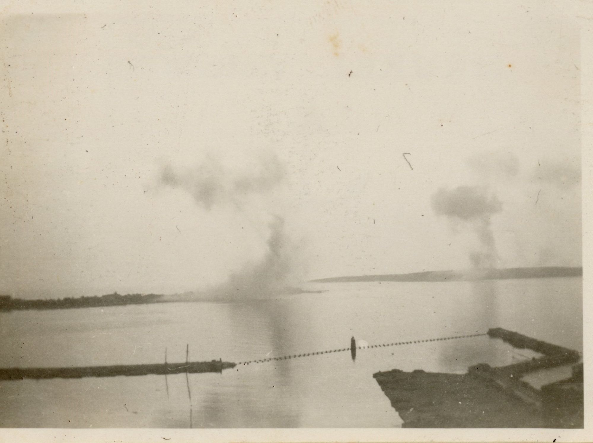 Cannes sous le feu des bombardements alliés (la Croix-des-Gardes, le Palm Beach, le marché Forville et la rue Louis Blanc). Photographies, août 1944. AMC, fonds Tikhobrazoff, 64S19