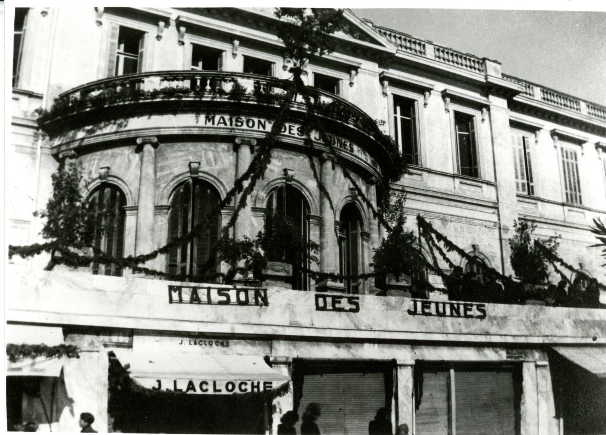 La Maison des jeunes au Cercle nautique, boulevard de la Croisette, 1945. Photographie anonyme. AMC, 14Fi281