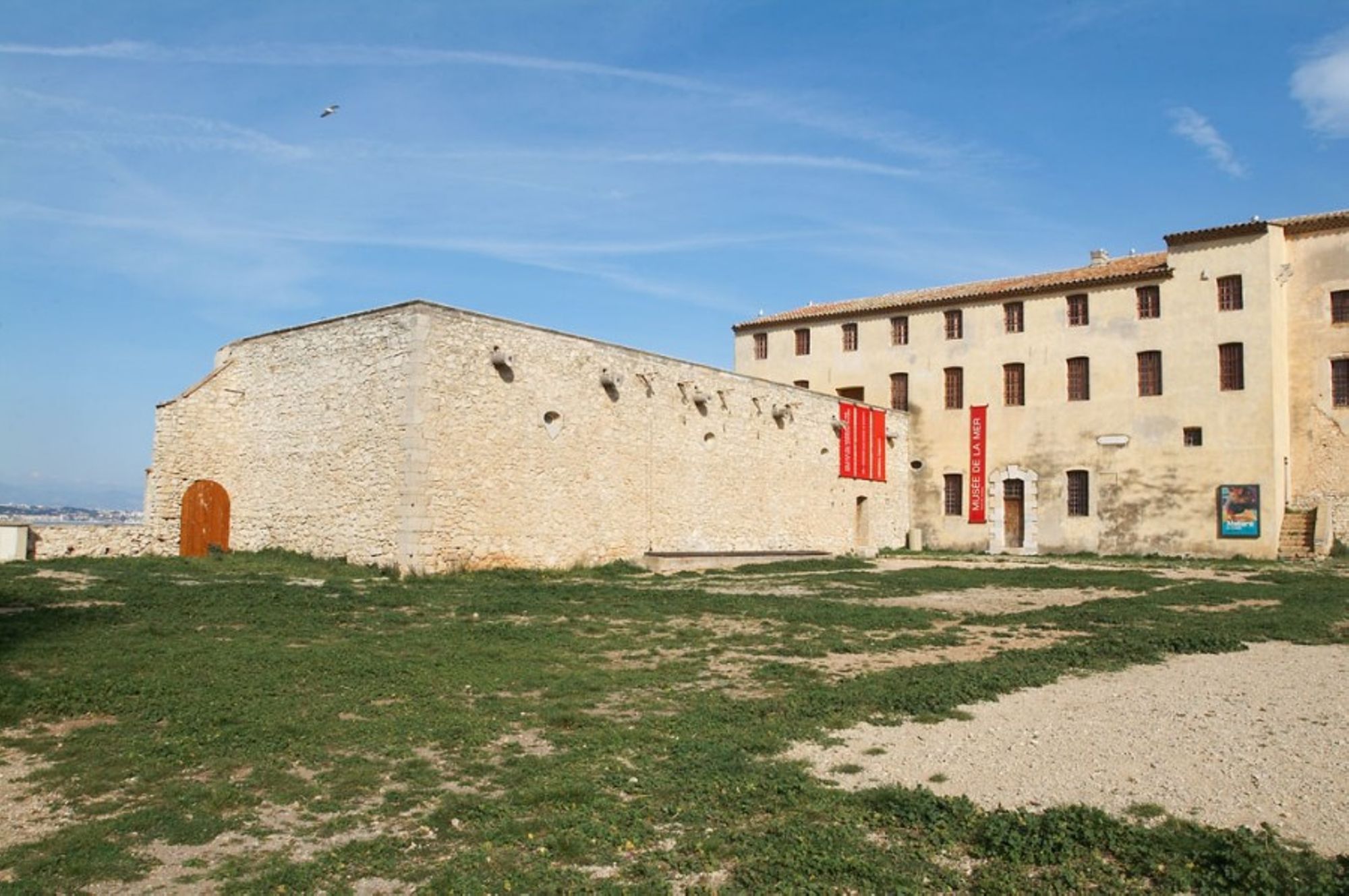Le Musée de la Mer et son esplanade (Musées de Cannes)