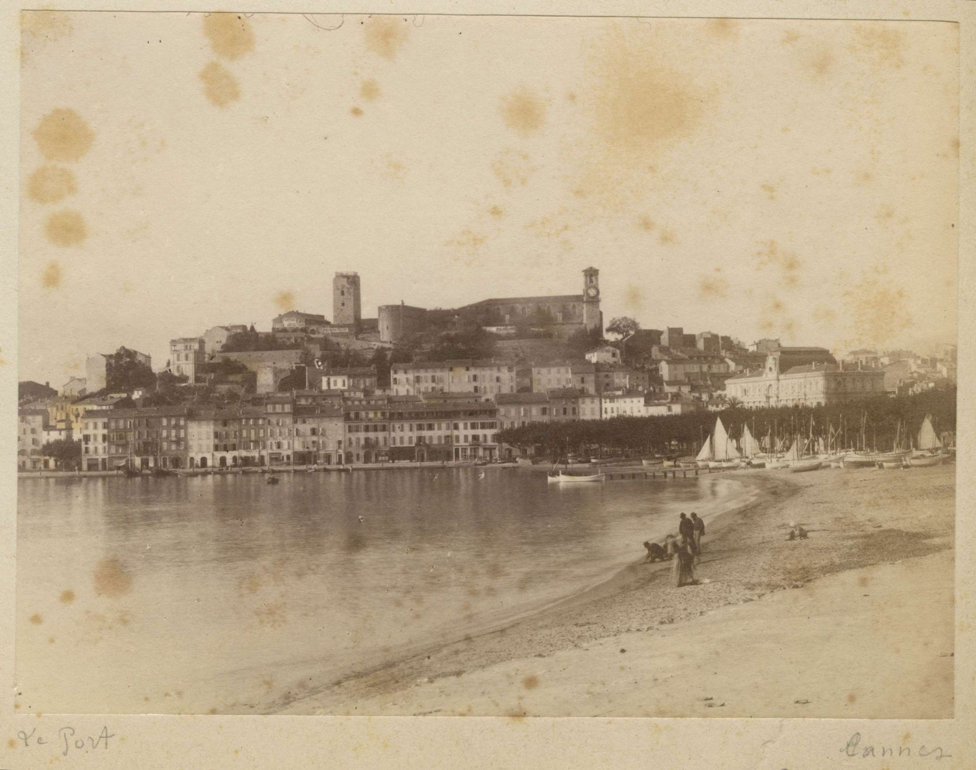 Passage de personnages historiques, récits ou mystères