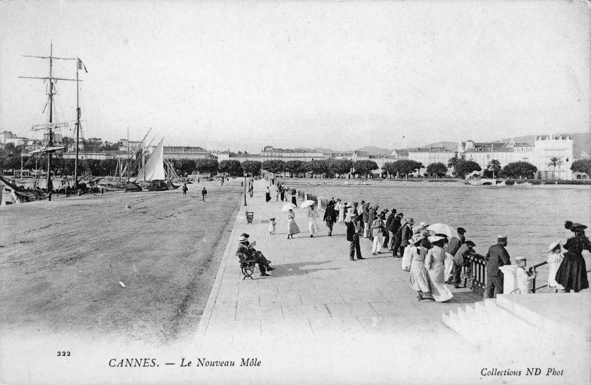 Le nouveau môle (jetée Albert-Edouard), vers 1905. AMC, 2Fi97.
