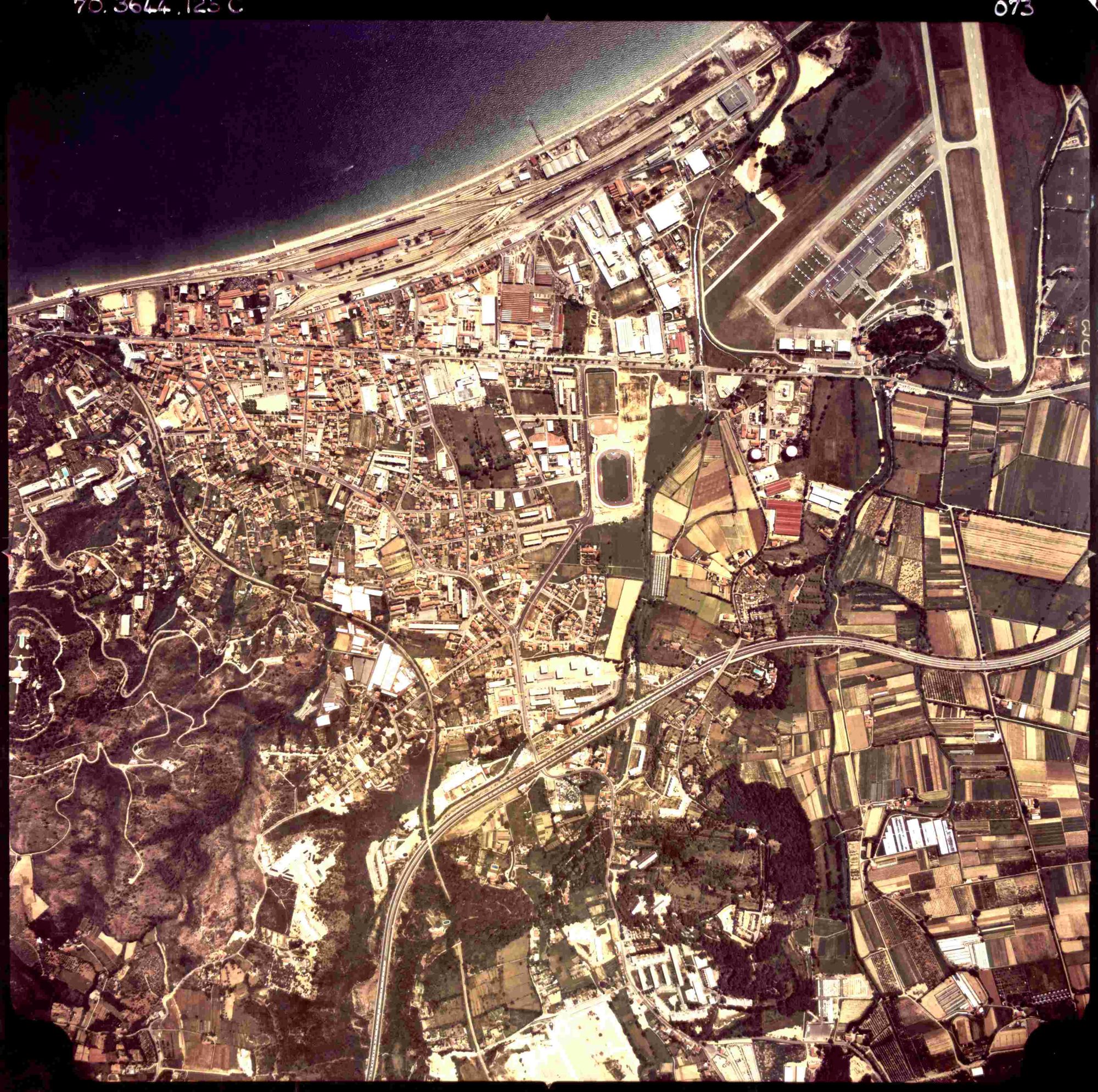 Cannes, vue aérienne Mandelieu, La Bocca, Croix des Gardes, 1970. Photographie aérienne, Institut géographique national de France.  AMC, 33Fi151.